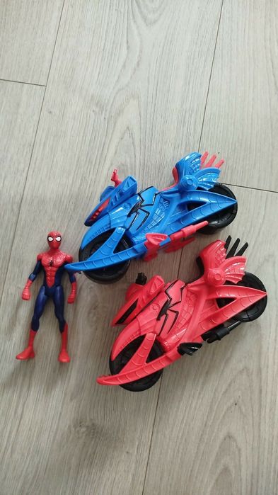 Zestaw zabawek: motory i spiderman