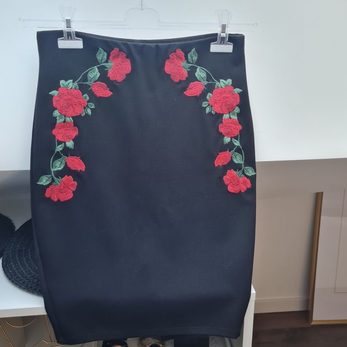 Czarna ołówkowa spódnica rozmiar S