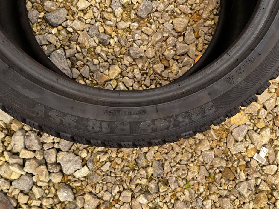 Opony zimowe Kormoran Snow 225/45R18 95V