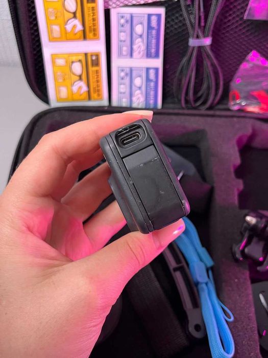 Екшн-камера GoPro Hero 8 з розбитим екраном