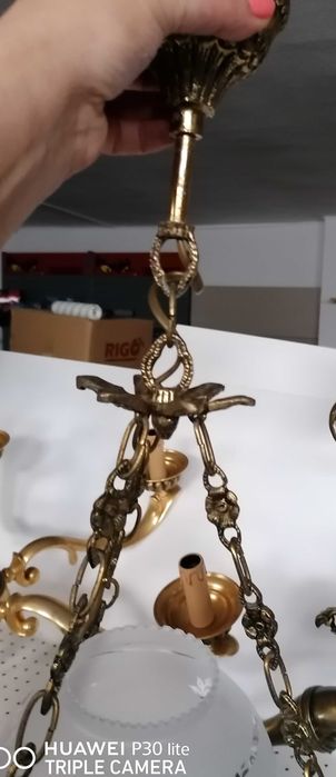Candeeiro centro com uma saída de lâmpada.