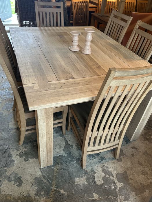 Stół drewniany dębowy w stylu framhouse