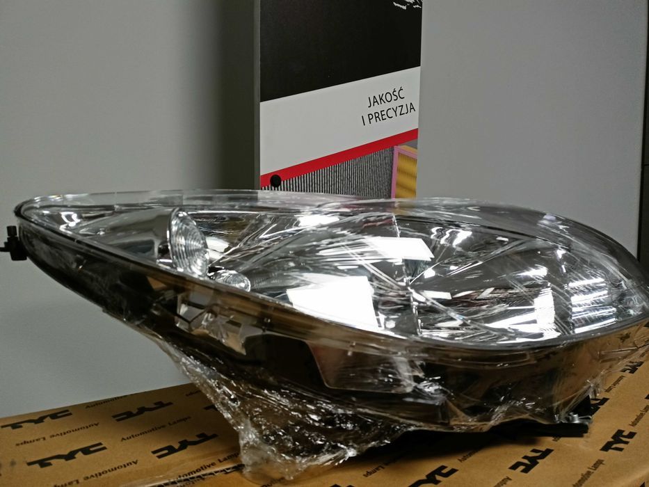 Peugeot 308  07-11 Lampa/Reflektor przód prawy /H1+H7