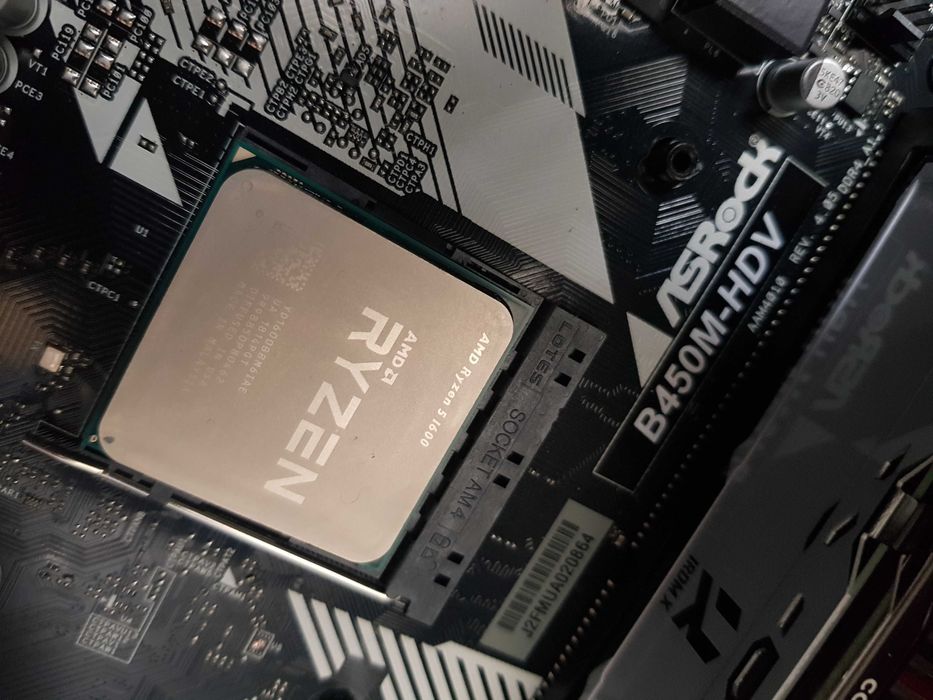 Komputer AMD Ryzen5 1600/ 12GB /256GB SSD / GTX 960 2GB / B450 /Win11