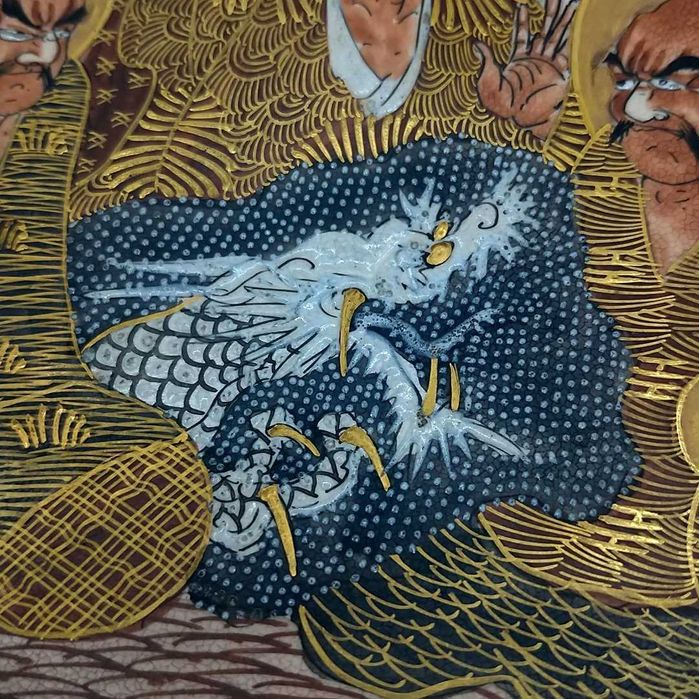 Rico prato de cerâmica Satsuma do período Taisho assinado  Nikkōzan