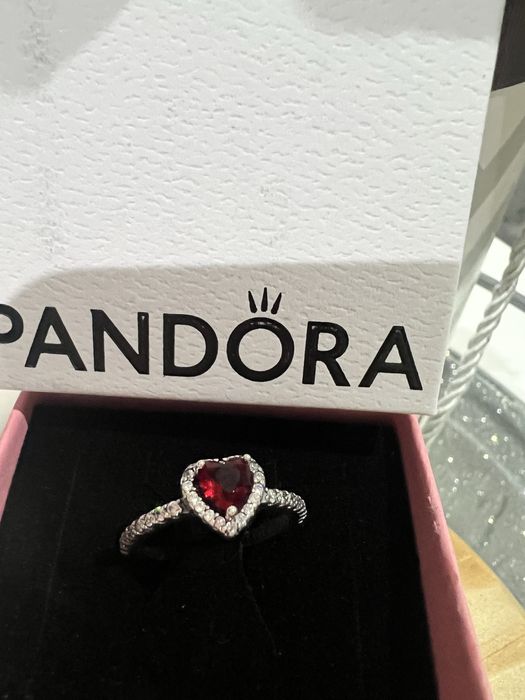 Pierscionek Pandora czerwone serce