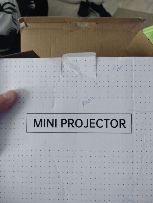 New Mini Projector447290844077762561