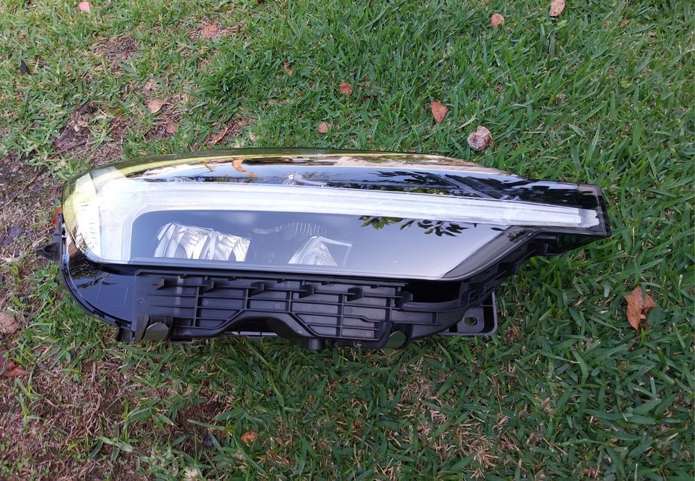 Otica direita volvo xc60 2022 nova original