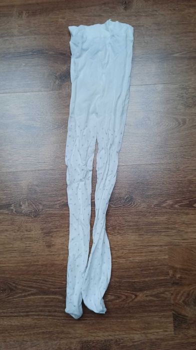 Białe rajstopki dziewczęce w srebrne groszki r. 110-120