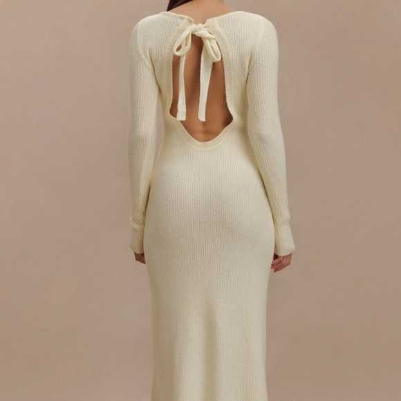 В'язана сукня з вирізом на спині від бренду meshki