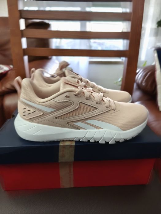 Tênis novos com caixa da Reebok tamanho 35