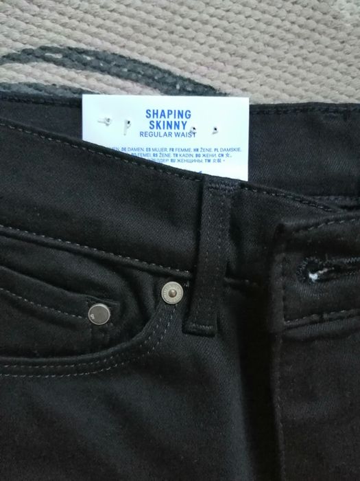 Nowe shaping skinny regular waist jeansy czarne 25/30 & Denim
