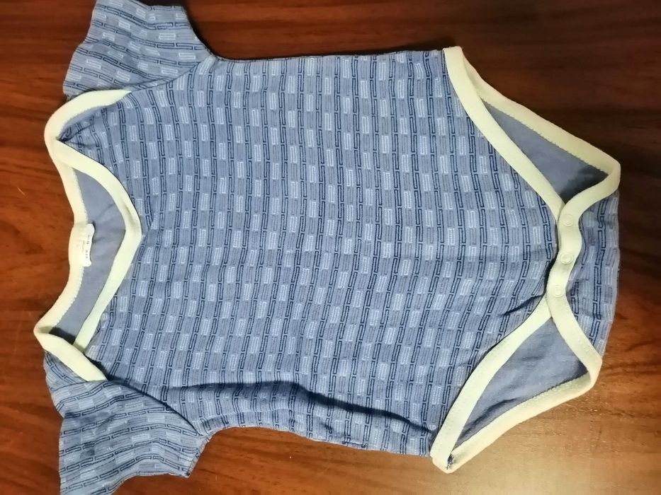 body z krótkim rękawem 4szt.