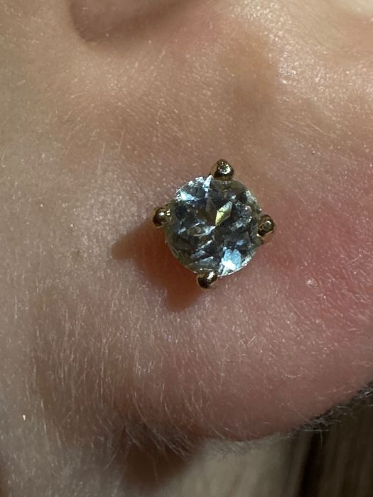 Złote kolczyki z akwamarynami