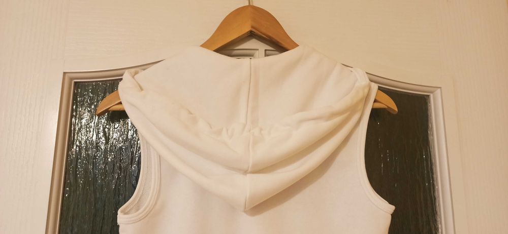 Sprzedam dresową, dziewczęcą,sportową  białą kamizelkę H & M