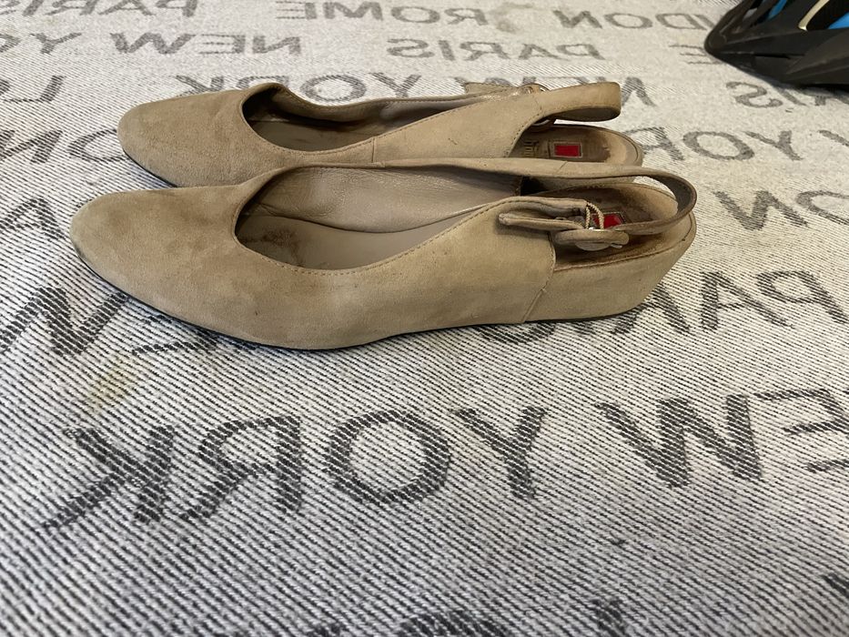 Пропоную жіночі сандалі , замшові бежевого коліру