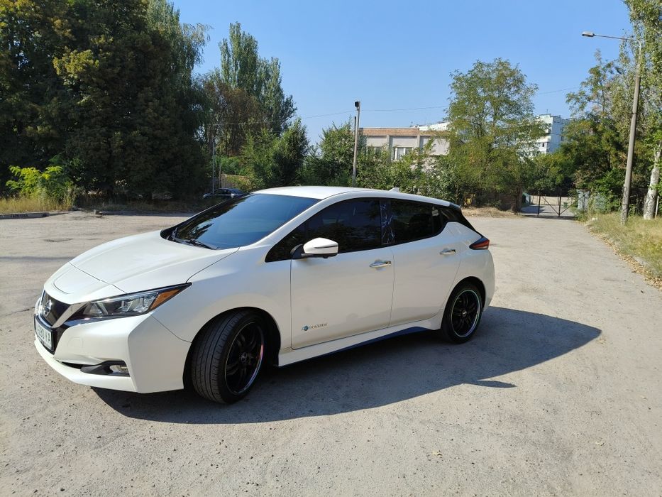 Продам nissan leaf 2 zе1