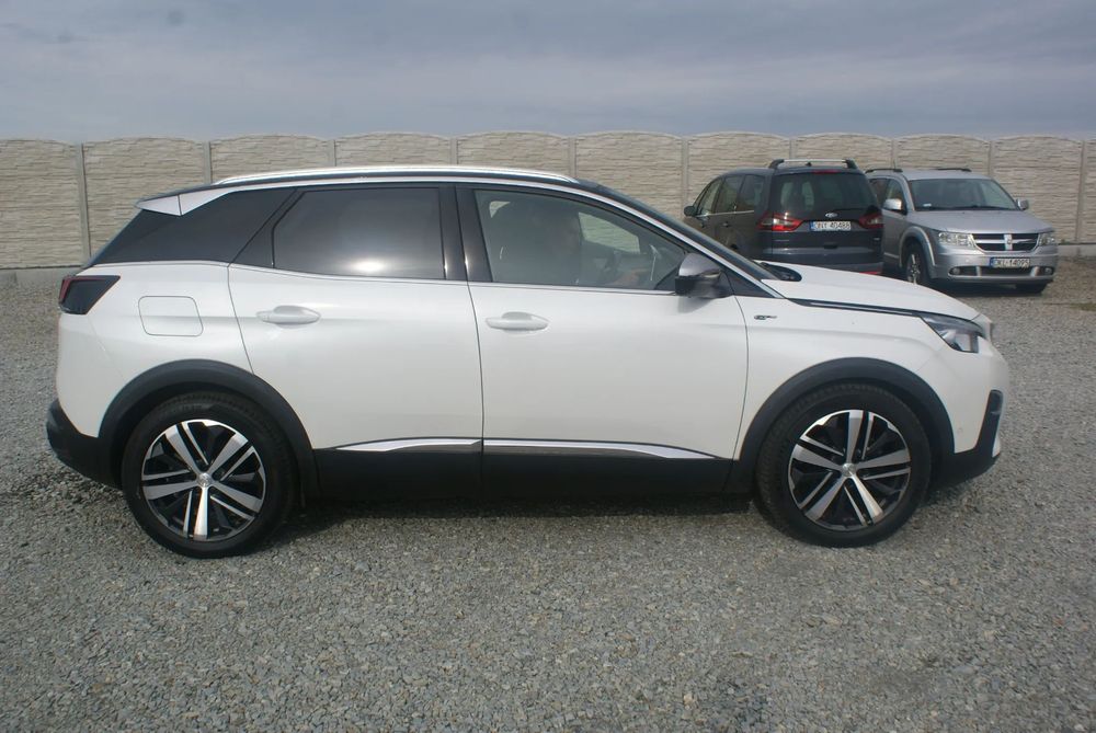 Peugeot 3008 2.0 BlueHDi GT S&S EAT8_Panorama_Focal