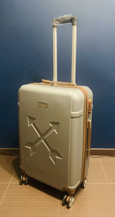 Валіза дорожня Dutch Arrows пластік чемодан