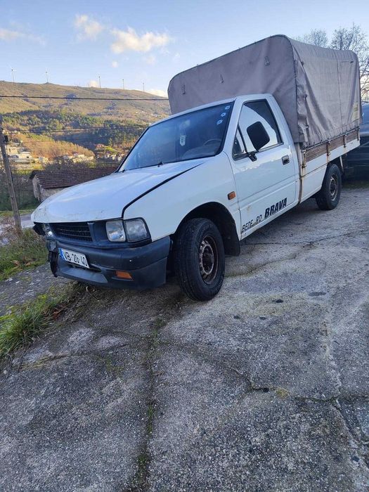 Carrinha BEDFORD BRAVA, comercial, com caixa de carga e lona.