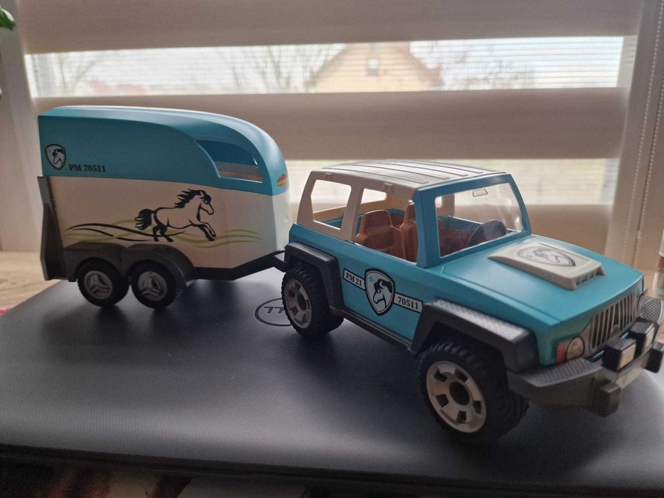 Playmobil 70511 Samochód z przyczepą dla kucyka