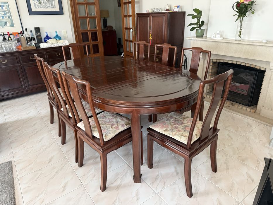 Mesa de Jantar Extensível Oriental e 8 Cadeiras em Madeira Maciça Nobre