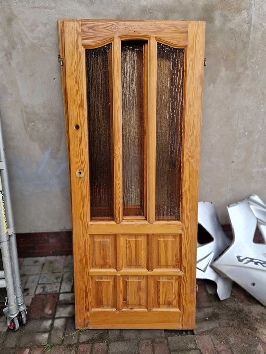 Drzwi wewnętrzne sosnowe + futryny, w dobrym stanie.