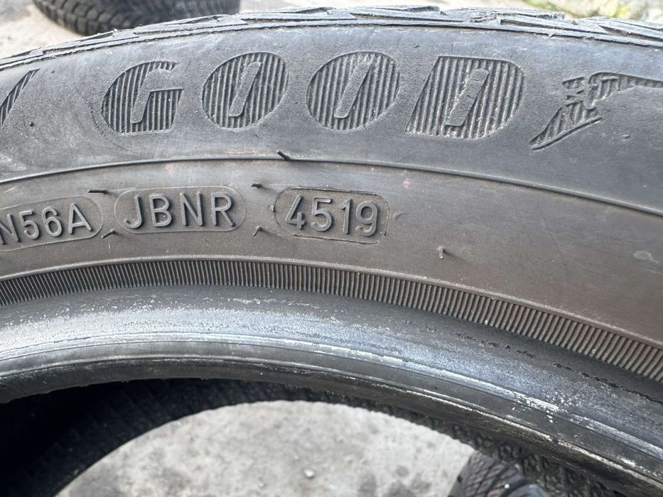 Всесезонні шини Goodyear 215/50 R17