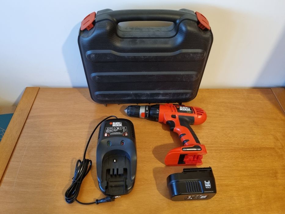 Berbequim/aparafusador sem fio Black & Decker.