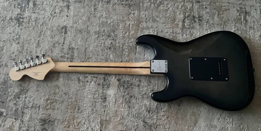 Gitarę Fender Squier Affinity Strat