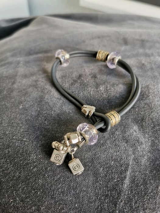 Czarna bransoletka z koralikami