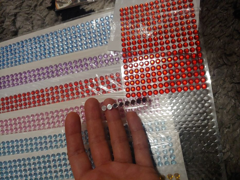 Декор стразы самоклейка 540