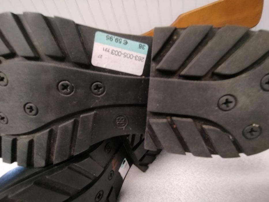 Botki sznurowane roz.38 Dockers