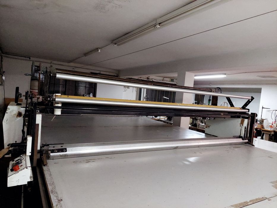 Maquina de estender e cortar tecido Philips