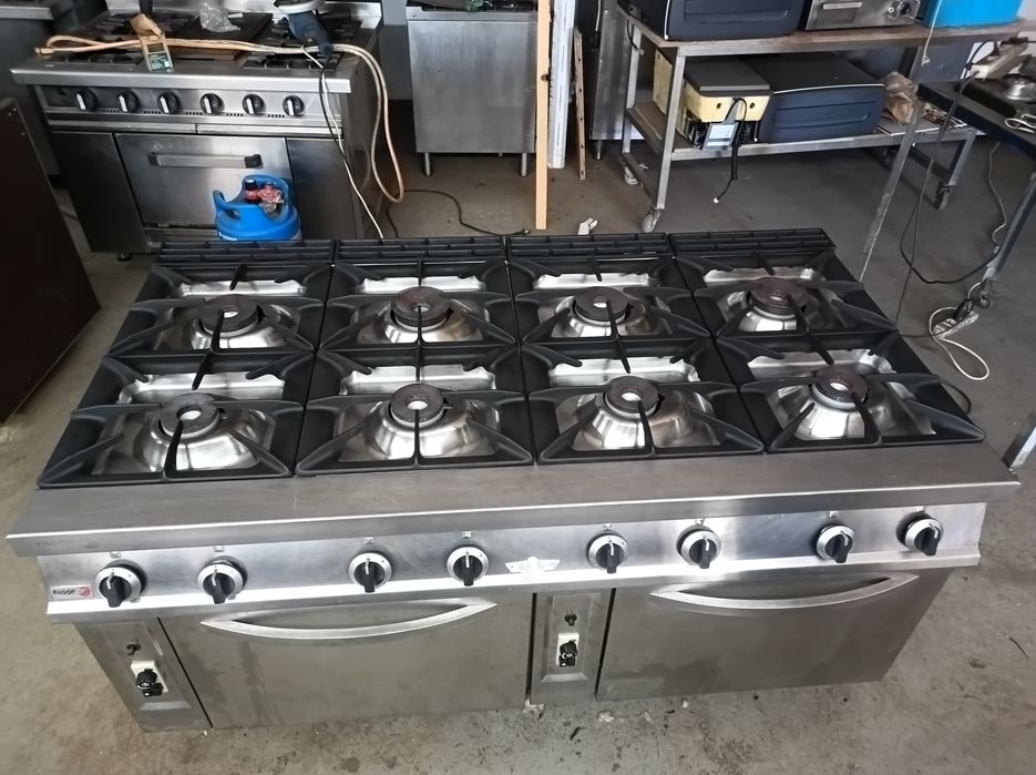 Fogão industrial a gás com 8 queimadores e dois fornos