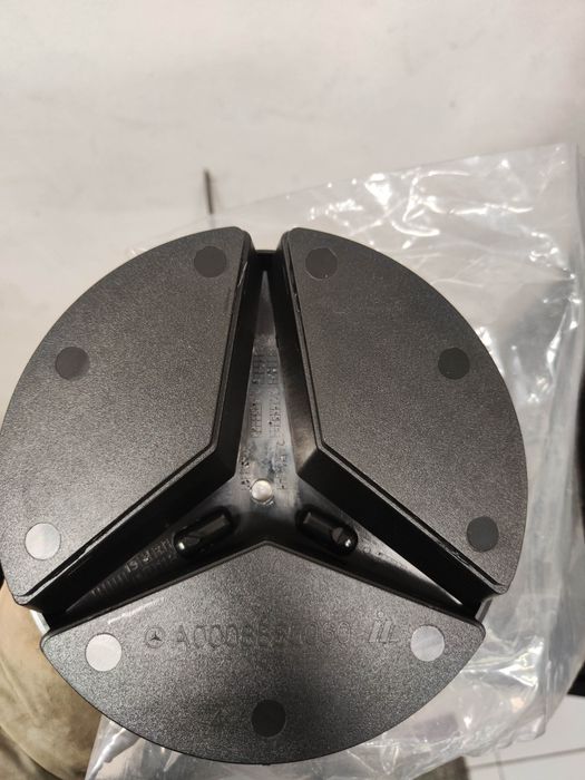 Grelha de suporte do emblema frontal