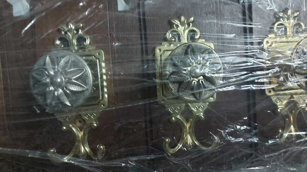 Cabide parede em madeira maciça