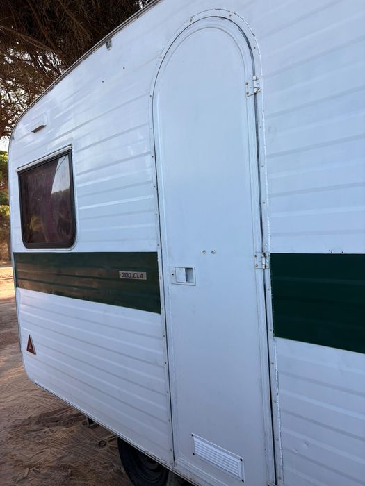 Vende-se caravana