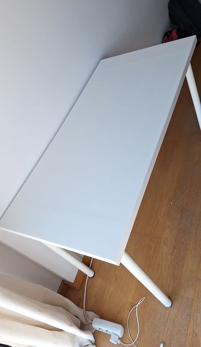 Secretária branca IKEA