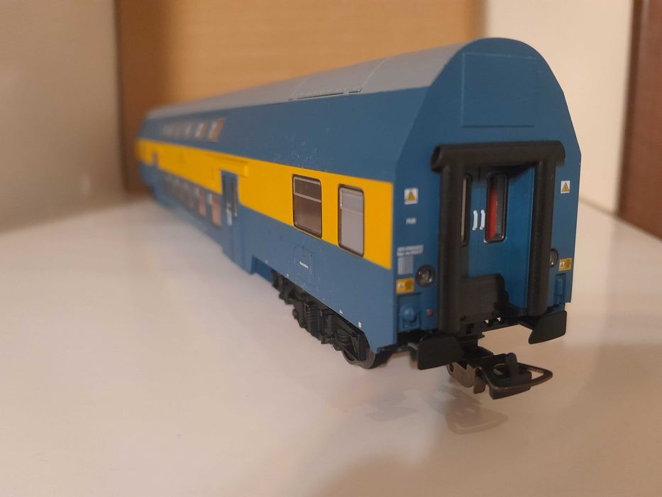 2 wagony pasażerskie piętrowe PKP, 2 klasy -  PIKO
