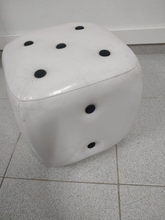 Puff dado preto e branco