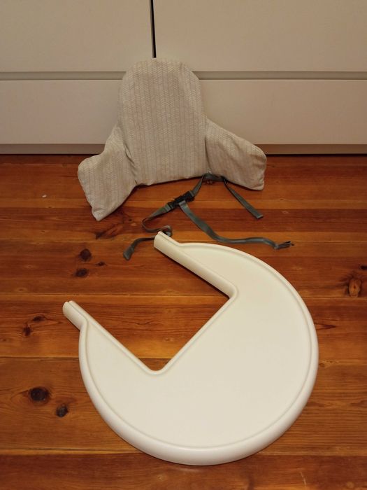 Cadeira de refeição IKEA vermelha