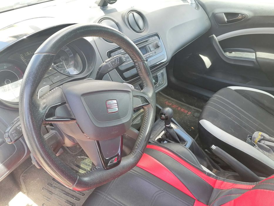 6,9 segunos dos 0 aos 100 kms/h.  Uma Bomba. Seat Ibiza Cupra 180 hp