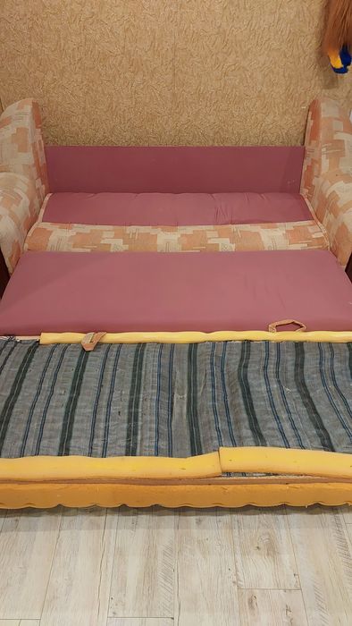 Продам розкладний диван