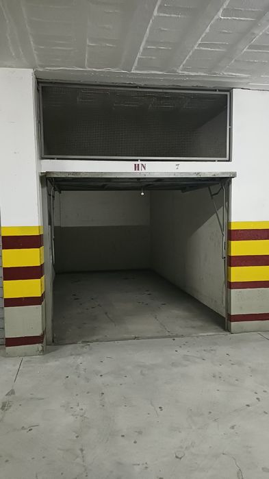 Arrendo Garagem Fechada (Box ) 20 m2 - Na Quintã - Guimarães Centro