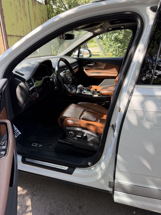 Audi Q7 4M. авто.