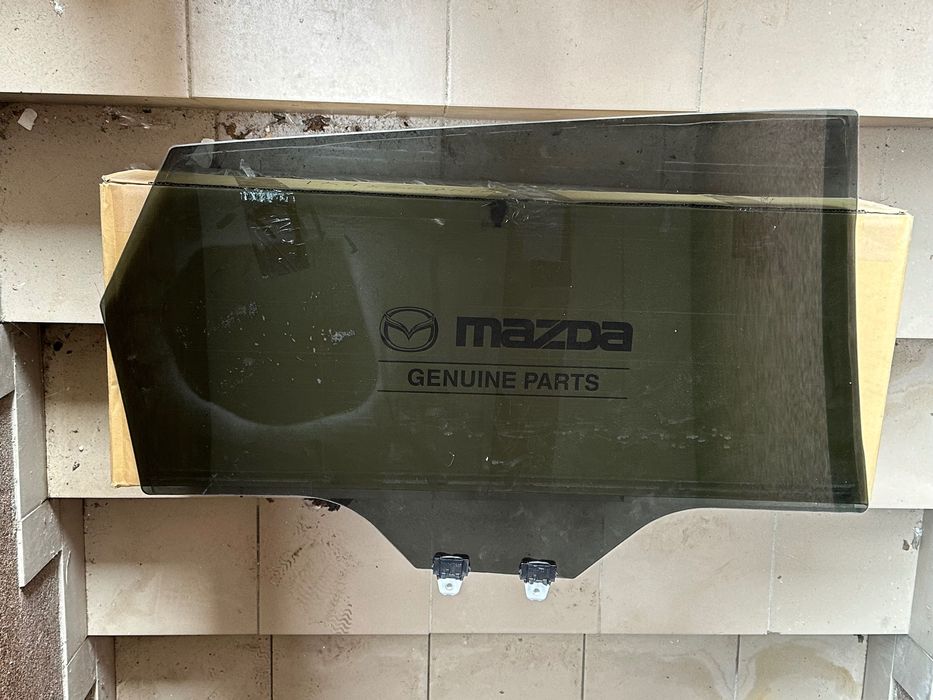 Заднє ліве скло Mazda CX-9 2020 року