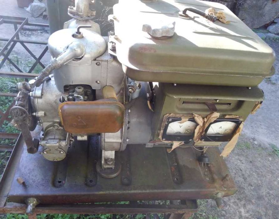 Генератор для зарядки аккумуляторов 12, 24 вольта. 1,5 киловатта 30 А.