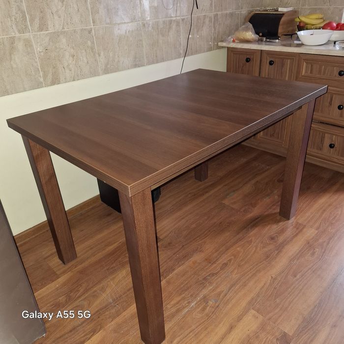 Stół kuchenny z krzesłami