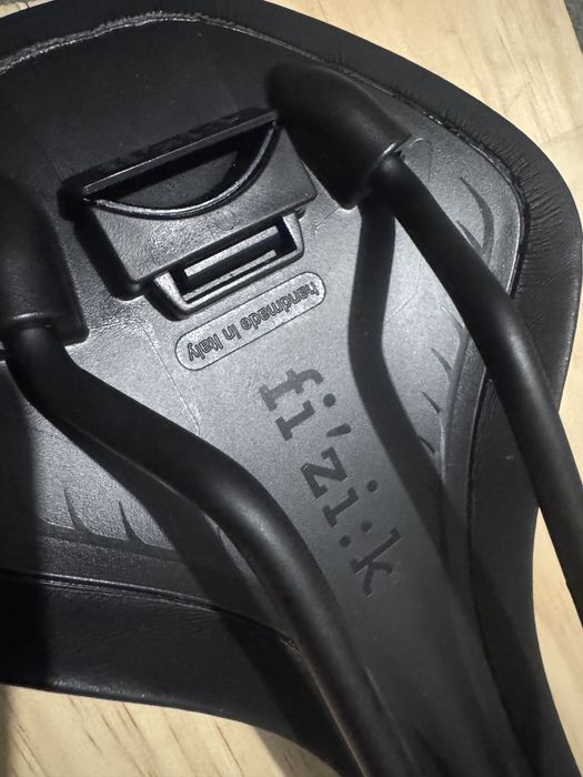 Selim de bicicleta Fizik Antares R5 - NOVO